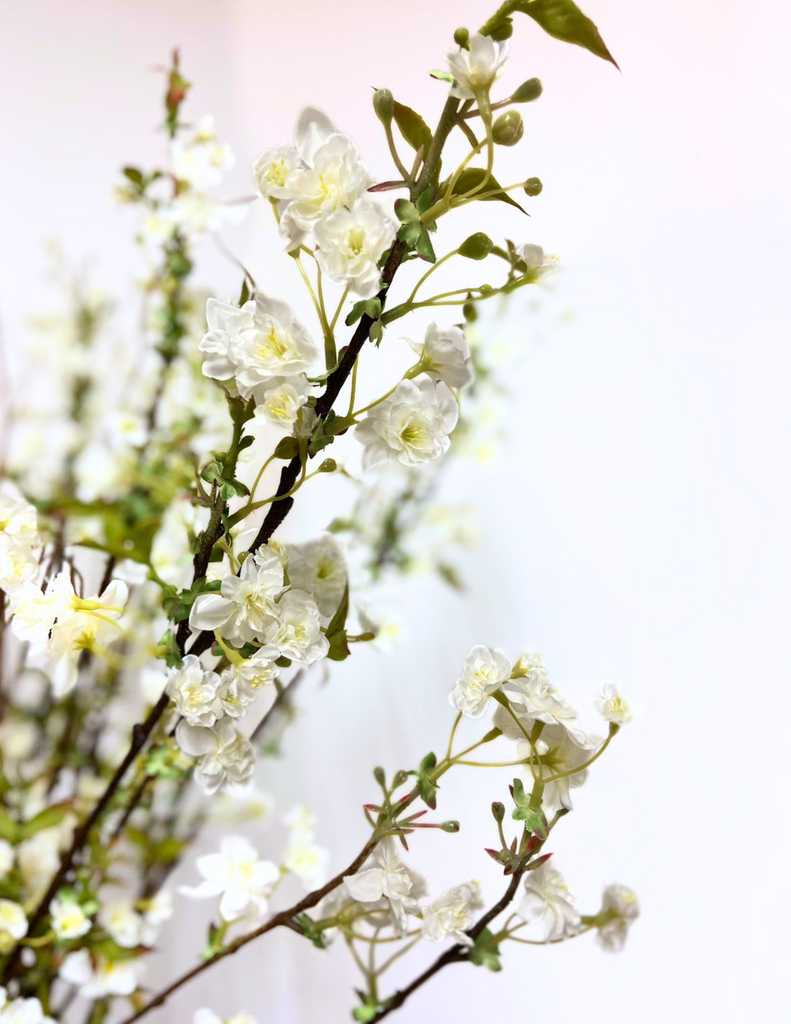 Arreglo Sakura Blossom Artificial en Cilindro de Vidrio con Agua Acrílica