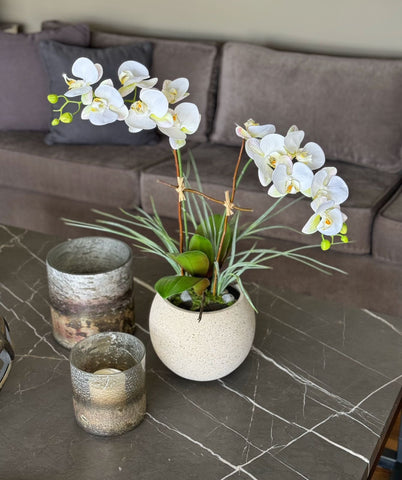 Orquideario con Dos Phalaenopsis Blancas Artificial en Base Tipo Cantera