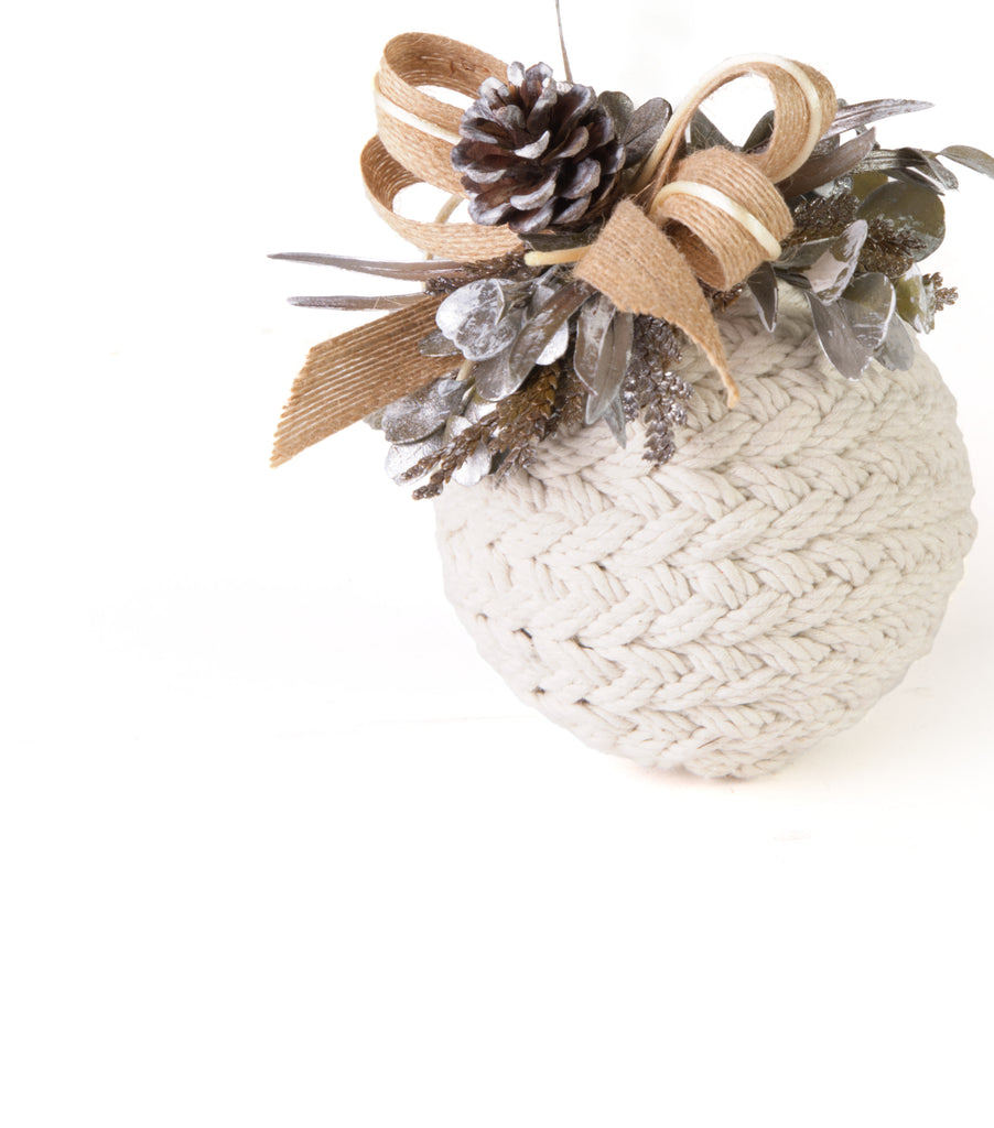 Estuche con 2 Piezas de  Esferas Chicas de Algodón Trenzado Frosty Forest