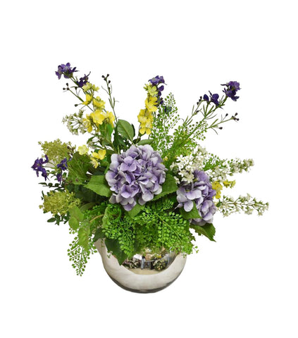Centro de Mesa con Hydrangeas y Larkpur Artificiales en Base de Vidrio Tipo Espejo.