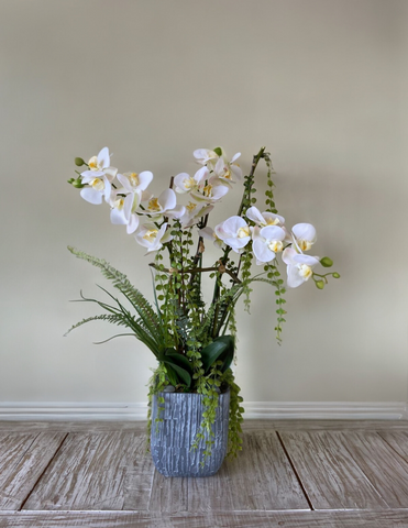 Orquideario con Tres Phalaenopsis Artificiales en Base Tipo Cantera