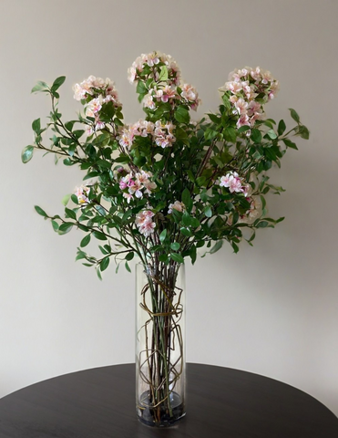 Arreglo Floral con Apple Blossom Artificial en Florero de Vidrio