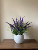 Arreglo Floral con Buddleias Artificiales en Base Cantera