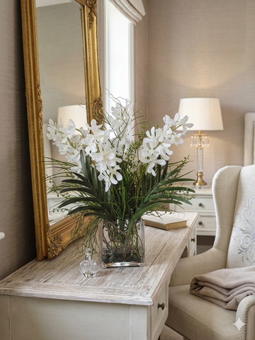 Orquideario con Vanda Orchid 3/4 con Follajes Artificiales en Florero de Vidrio Rectangular