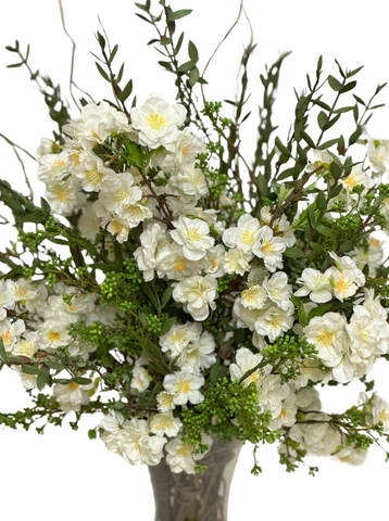 Arreglo Floral con Cherry Blossom Artificial en Florero de Vidrio con Agua Acrílica