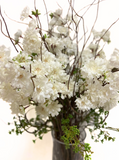 Arreglo Cherry Blossom Artificial en Florero de Vidrio con Agua Acrílica