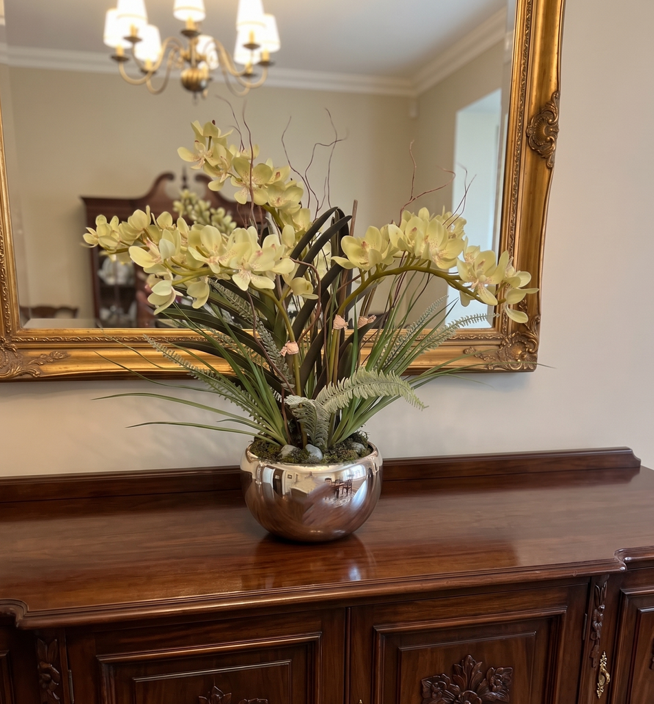Orquideario con Cymbidium con Follajes en base tipo Espejo