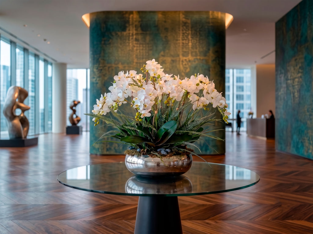 Orquideario Grande con Mini Phalaenopsis y Follajes Artificiales en Base Tipo Espejo