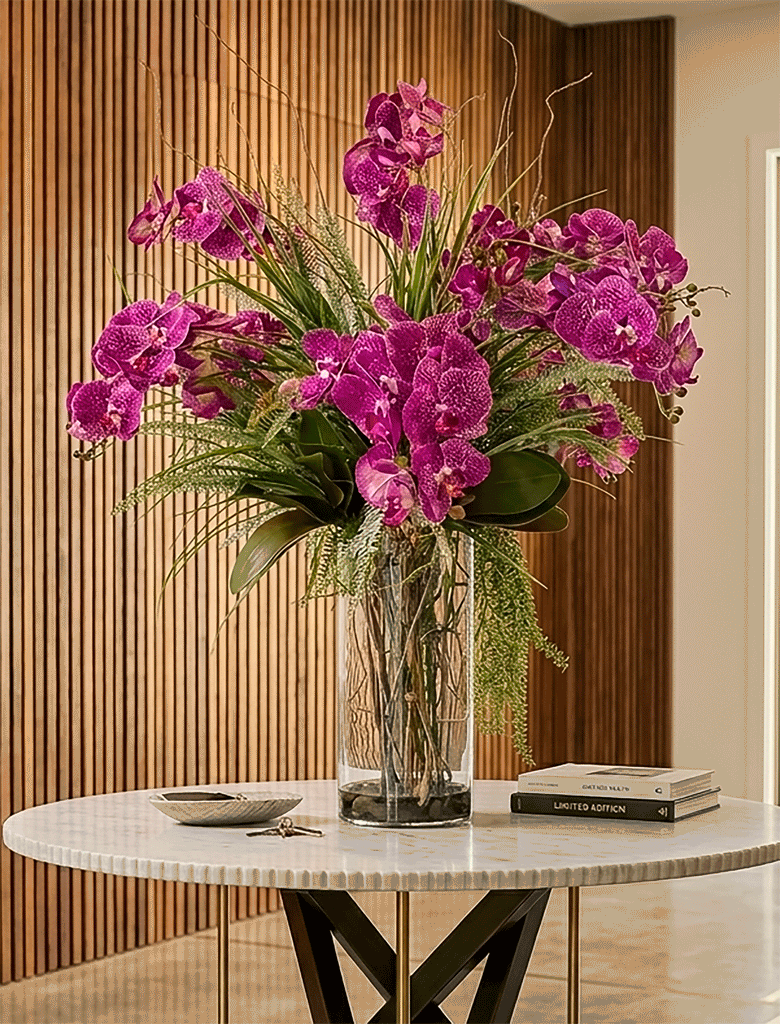 Orquideario con Phalaenopsis Fuscia Moteada en Cilindro con Agua Acrílica