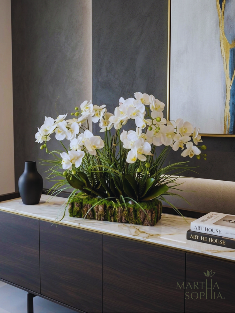 Orquideario con Phalaenopsis y Follajes Artificiales en Base Rectangular Orgánica