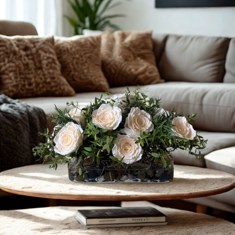Arreglo Floral con Rosas Preservadas Champagne en Base Ovalada de Vidrio con Agua Acrílica