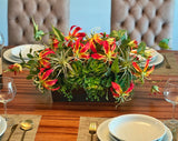 Centro de Mesa con Gloriosa Liy Follajes Artificiales en Base Rectangular de Madera Color Nogal