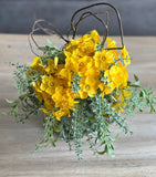 Arreglo Floral de Narcissus Artificiales en Base Cuadrada de Vidrio y Agua Acrílica