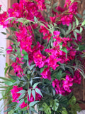 Arreglo con Bougainvilleas y Follajes Artificiales en Cilindro de Vidrio con Agua Acrílica