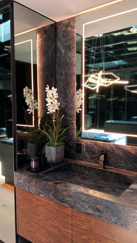 Orquideario con Vanda Orchid Artificial en en Base Tipo Cantera