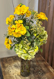 Arreglo Floral 3/4 con Hidrangeas Verdes Artificiales en Florero de Vidrio