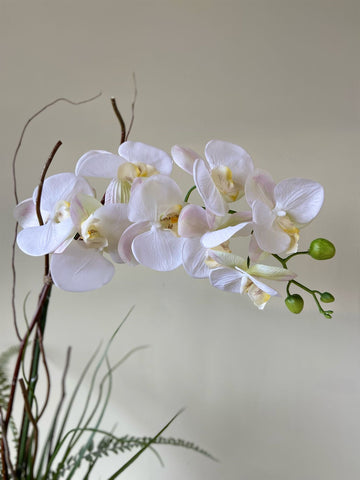 Orquideario con Phalaenopsis Articial en Base Tipo Cantera