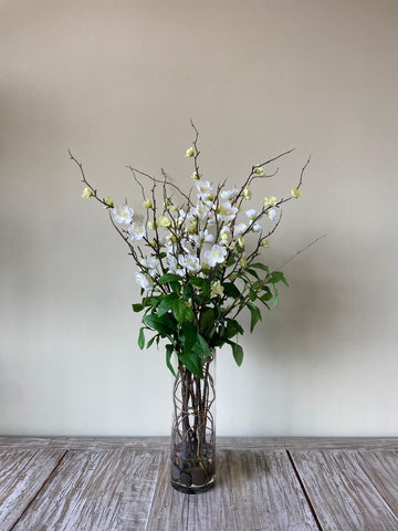 Arreglo Floral con Cherry Blossom Artificiales en Cilindo de Vidrio