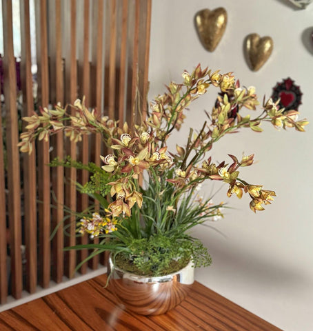 Orquideario con Cymbidium y Mini Catleya Artificiales en Base Tipo Espejo