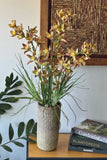 Orquideario con Cymbidium y Follajes Artificiales en Base Cantera