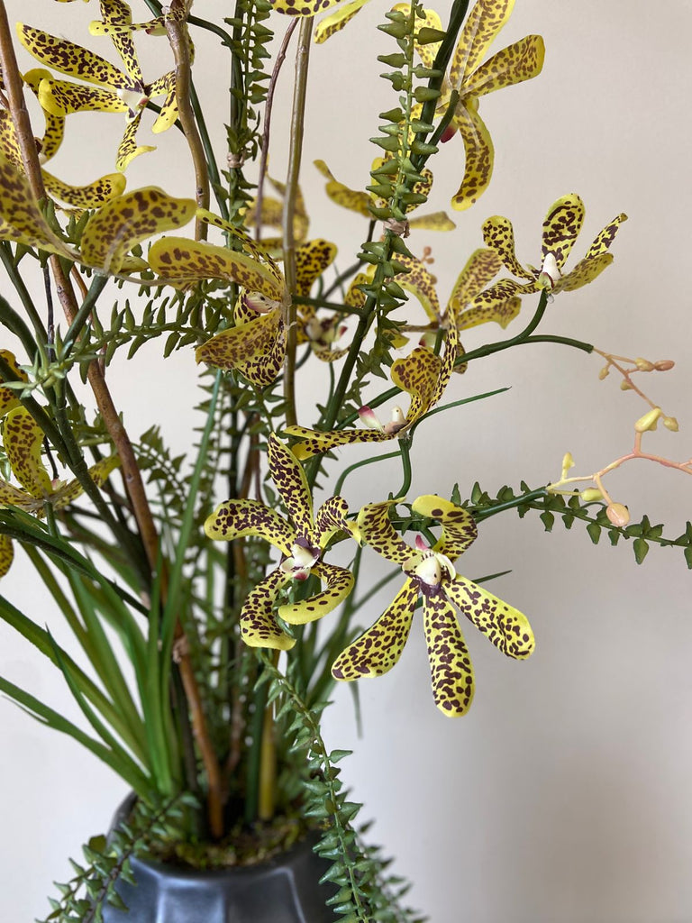 Orquideario 3/4 con Dendrobium Artificial en Base de Cerámica
