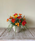 Arreglo Floral con Poppy y Follajes Artificiales en Base Cantera