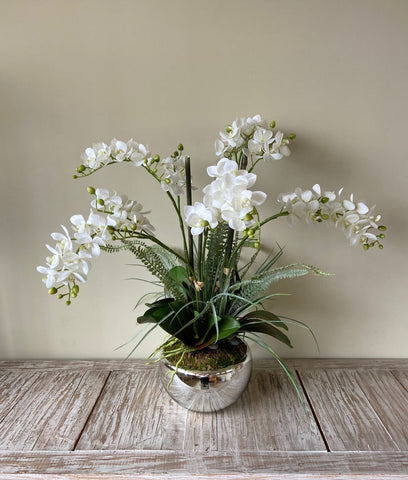 Orquideario con Mini Phalaenopsis y Follajes Artificiales en Base Tipo Espejo