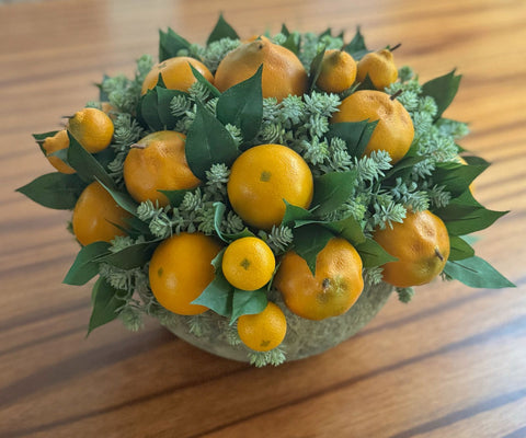 Centro de Mesa con Naranjas y Mandarinas Hechas a Mano Pintadas al Óleo en Base Tipo Cantera