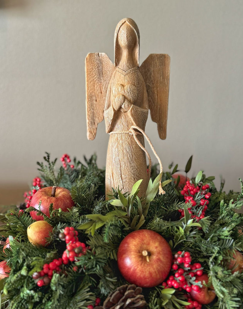 Centro de Mesa con Ángel Corazón de Madera Redwood
