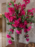 Arreglo Floral con Buganvilias y Follajes Artificiales en Cilindro de Vidrio