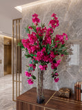 Arreglo Floral con Buganvilias y Follajes Artificiales en Cilindro de Vidrio