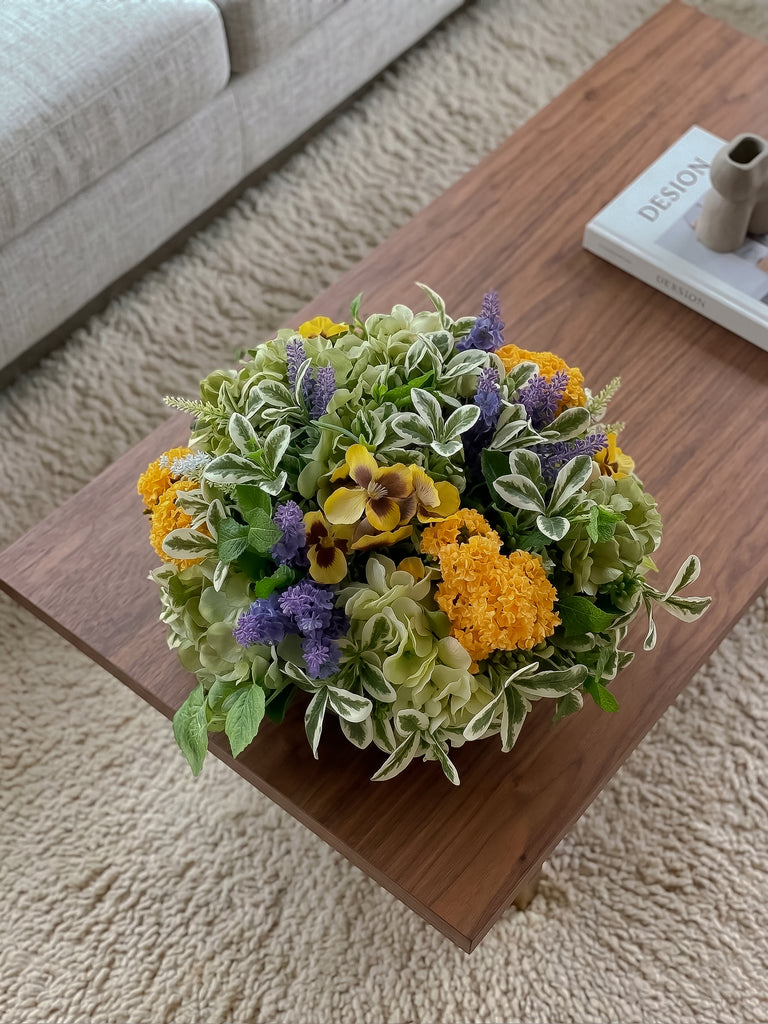 Centro de Mesa con Hidrangeas, Kalanchoe y Follajes Artificiales