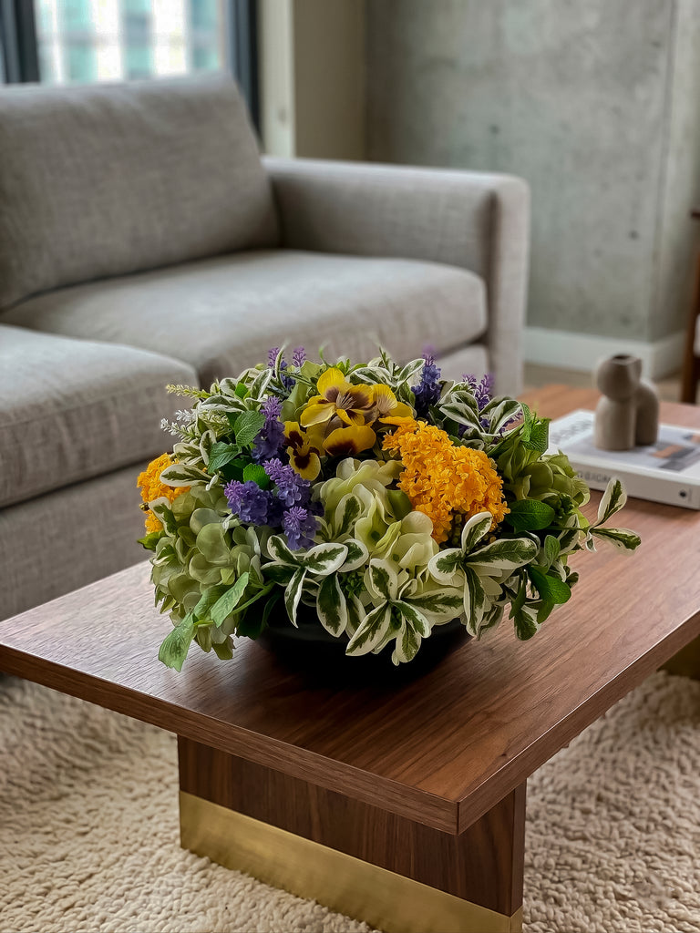 Centro de Mesa con Hidrangeas, Kalanchoe y Follajes Artificiales