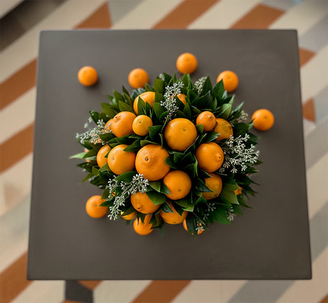 Centro de Mesa con Naranjas y Mandarinas Hechas a Mano Pintadas al Óleo en Base Tipo Cantera