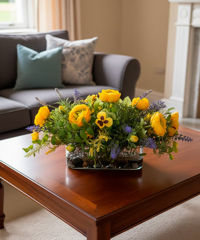 Centro de Mesa con Ranunculus Artificiales en Base Ovalada con Agua Acrílica