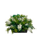 Centro de Mesa de Lilac Blanca con Follajes Artificiales en Base Cuadrada