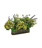 Arreglo Floral de Hydrangeas en Tonos Verdes y Follajes Artificiales en Base de Vidrio Rectangular con Agua Acrílica