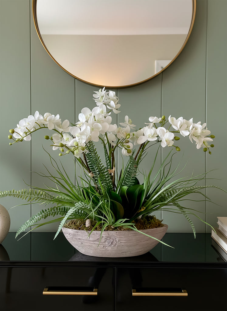Orquideario con Mini Phalaenopsis y Follajes Artificiales en Base Cantera - Martha Sophia