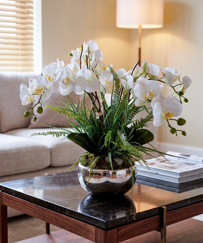 Orquideario con Phalaenopsis y Follajes Artificiales en Base Tipo Espejo