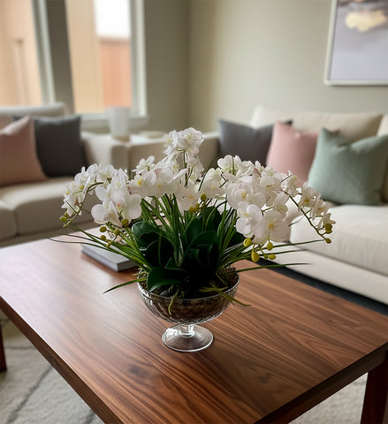 Orquideario con Mini Phalaenopsis y Follajes Artificiales en Copa de Vidrio - Martha Sophia