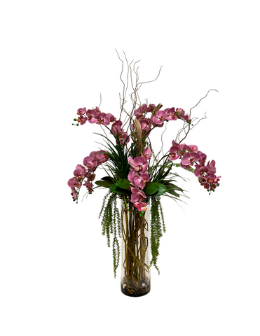 Orquideario con Phalaenopsis Lila y Follajes Artificiales en Florero de Vidrio con Agua Acrílica