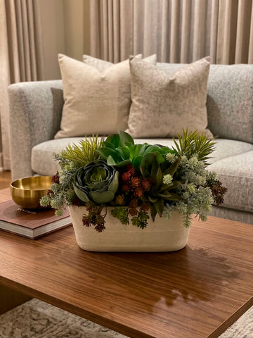 Centro de Mesa con Variedad de Suculentas Artificiales en Base Tipo Cantera