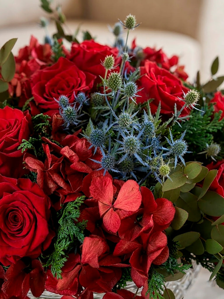 Arreglo Floral con Rosas Preservadas Rojas en Base Copa de Vidrio